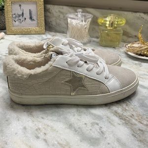Vintage Havana, gold star sneakers! Memory foam sole and fur rim.